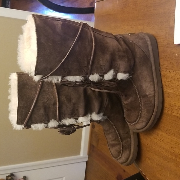 Brown leather UGG boots with shearling - Picture 6 of 11